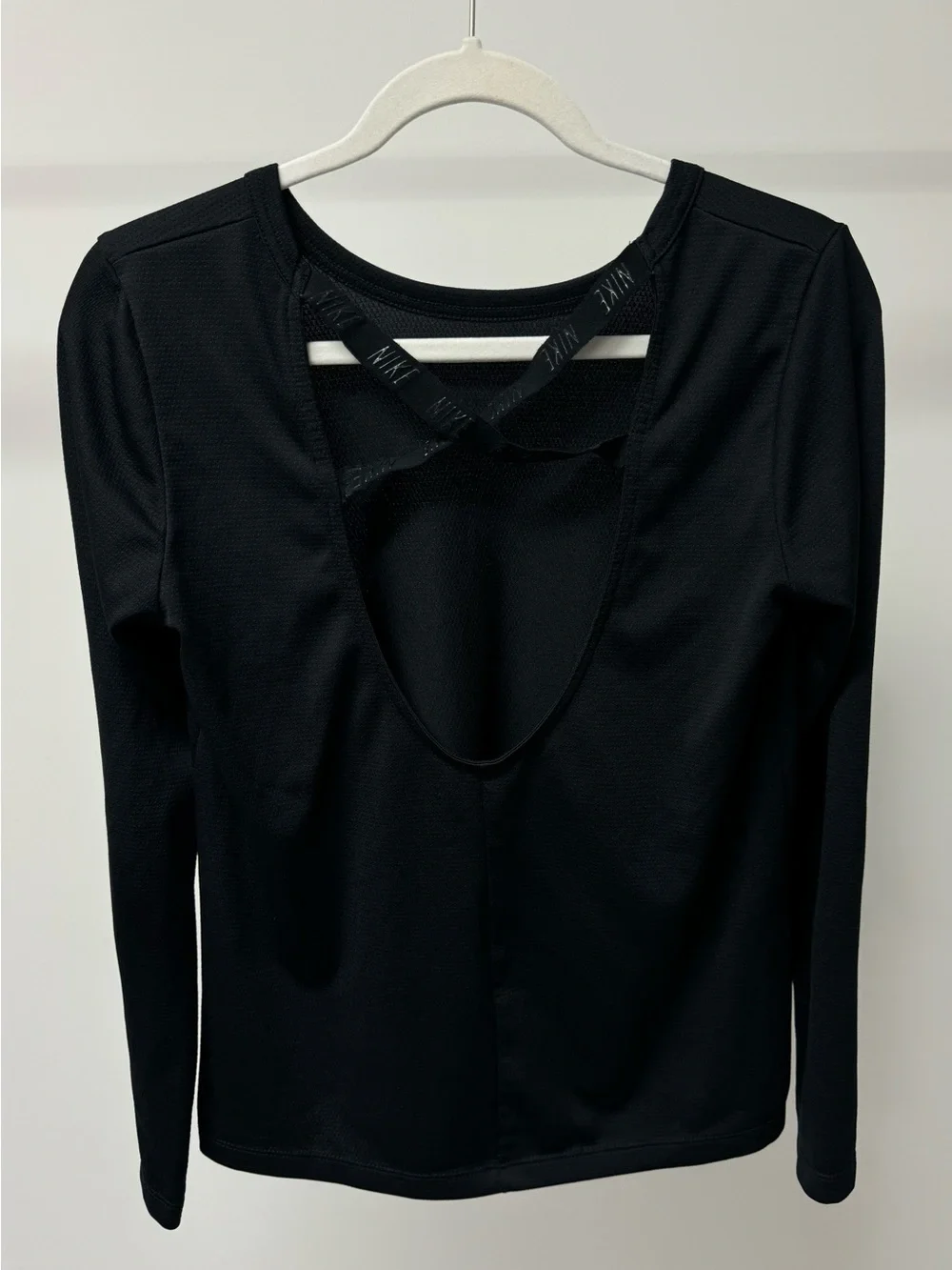 Nike Dri-Fit Long Sleeve Scoop Back Criss-Cross Top‎ in Black, Size S